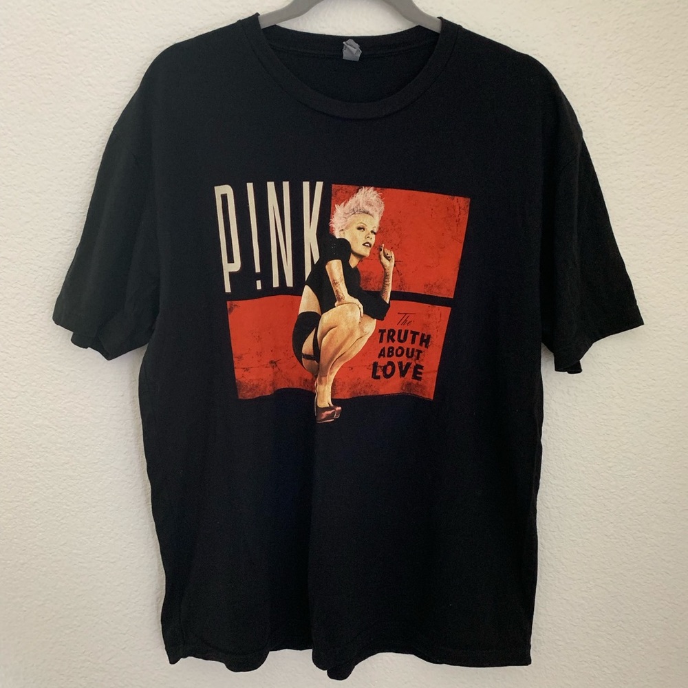 Next Level Apparel. PINK concert t shirt. Size :XL